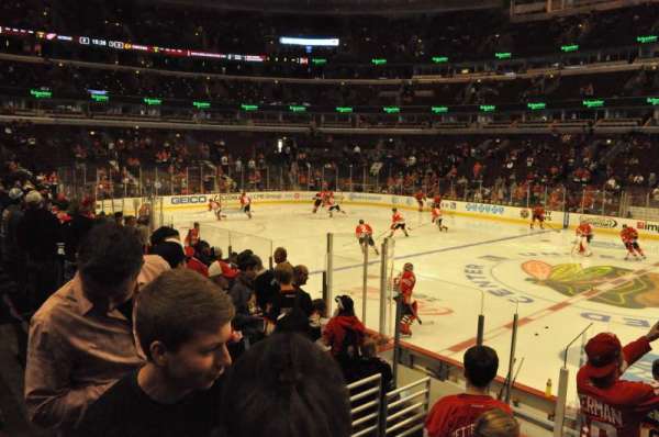 United Center, section: 122, row: 9, seat: 7