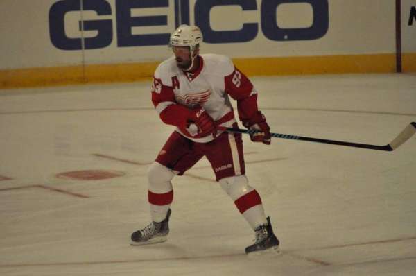 United Center, section: 122, row: 9, seat: 7