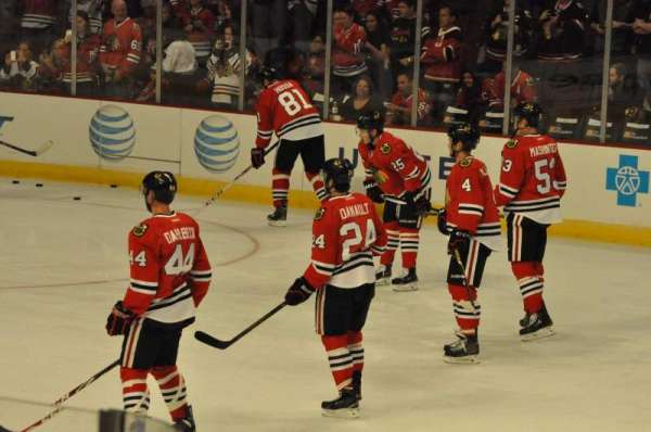 United Center, section: 122, row: 9, seat: 7