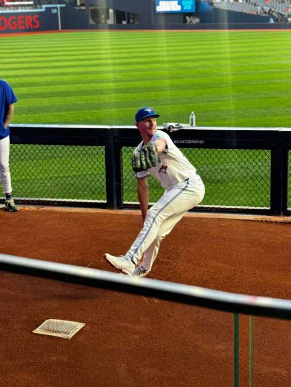 Rogers Centre, section: 143, row: 2, seat: 5