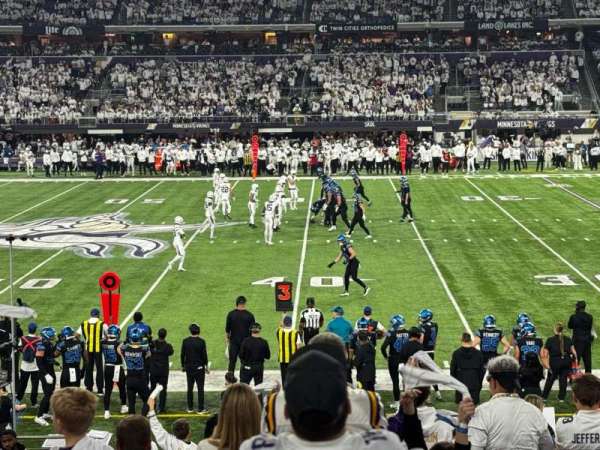 U.S. Bank Stadium, section: V2, row: 16, seat: 16