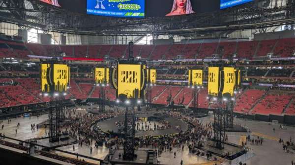 Mercedes-Benz Stadium, section: 207, row: 3, seat: 14