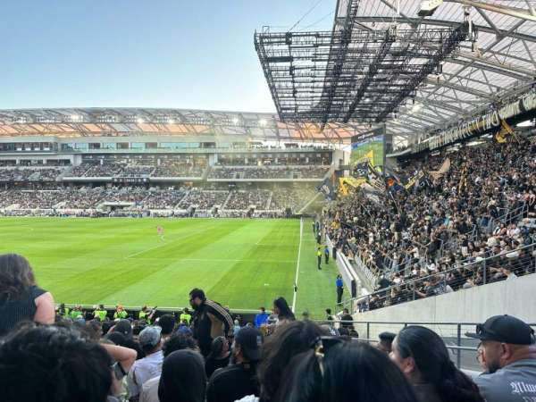 BMO Stadium, section: 109, row: S, seat: 7