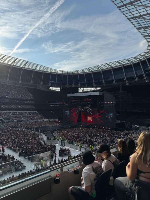 Tottenham Hotspur Stadium, section: Suite 320, row: 3, seat: 704