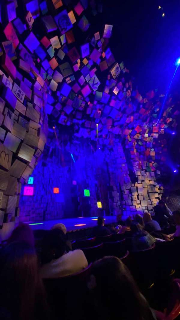 Cambridge Theatre, section: Stalls, row: E, seat: 3