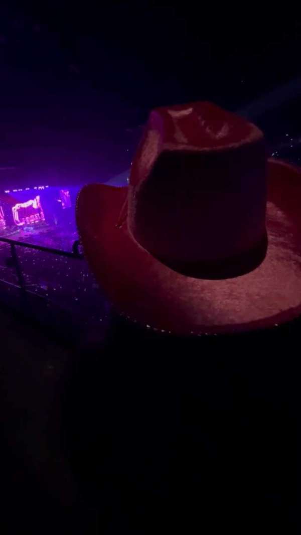 CFG Bank Arena, section: 215, row: B, seat: 19-21