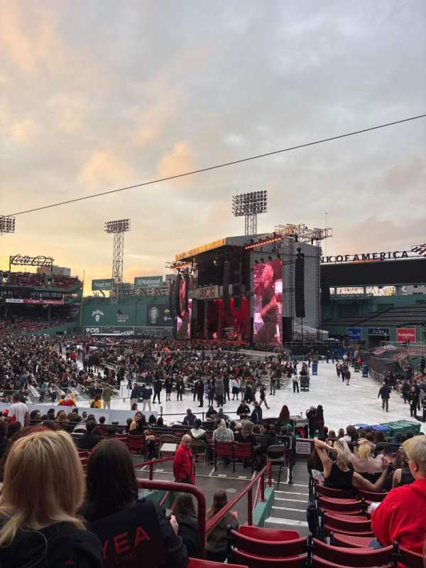 Fenway Park, section: Right Field Box 92, row: QQ, seat: 16