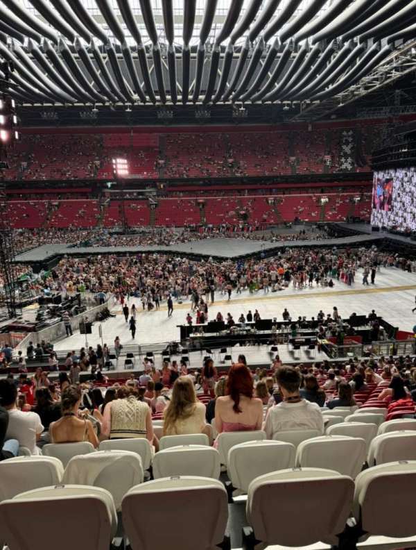 Johan Cruijff ArenA, section: 120, row: 21, seat: 142