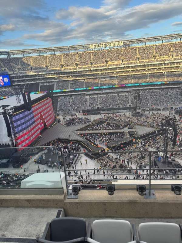 MetLife Stadium, section: 338, row: 3, seat: 26