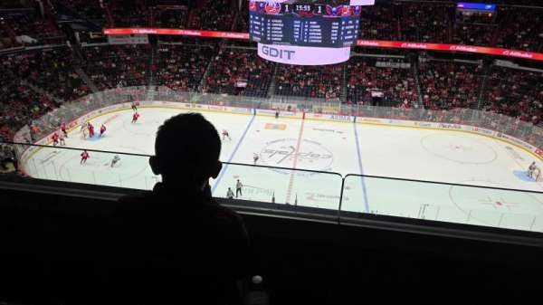 Capital One Arena, section: 400, row: B, seat: 15