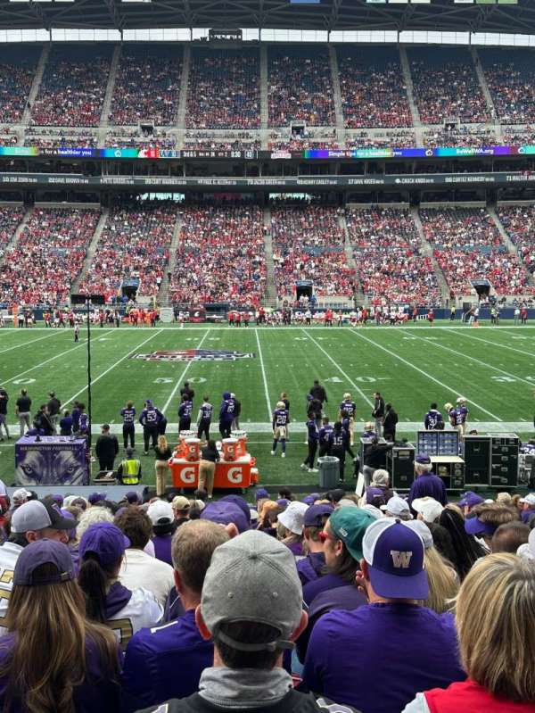 Lumen Field, section: 109, row: S, seat: 6