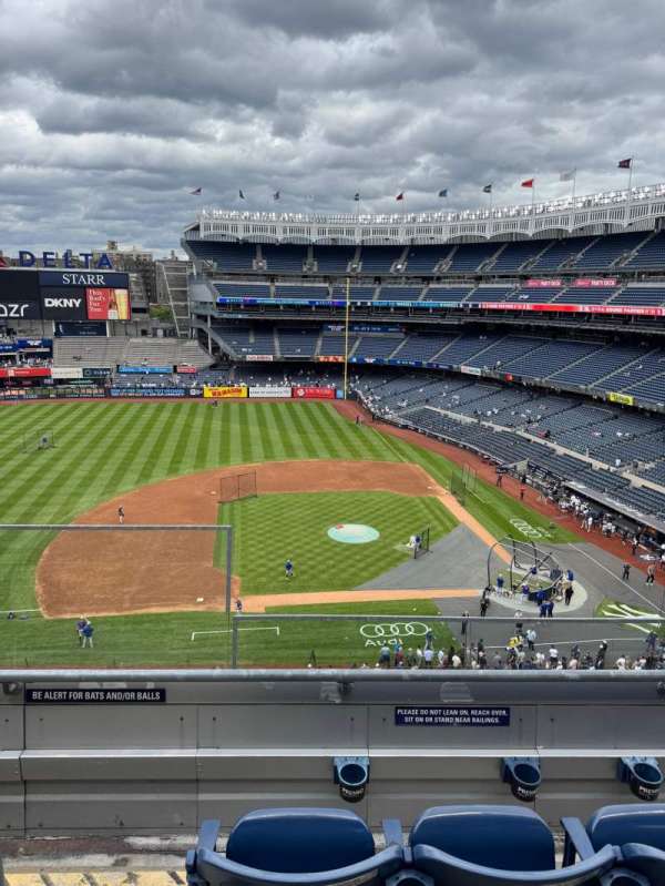 Yankee Stadium, section: 324, row: 3, seat: 20