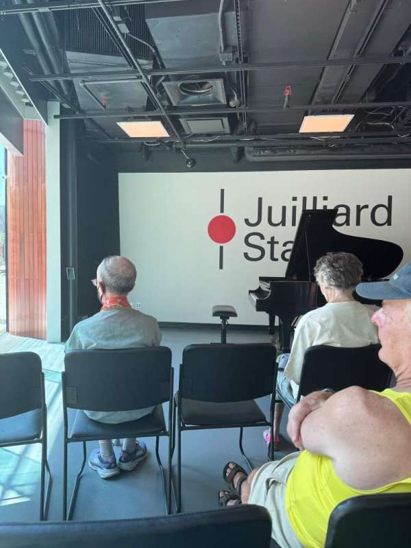 Juilliard Station, row: 3