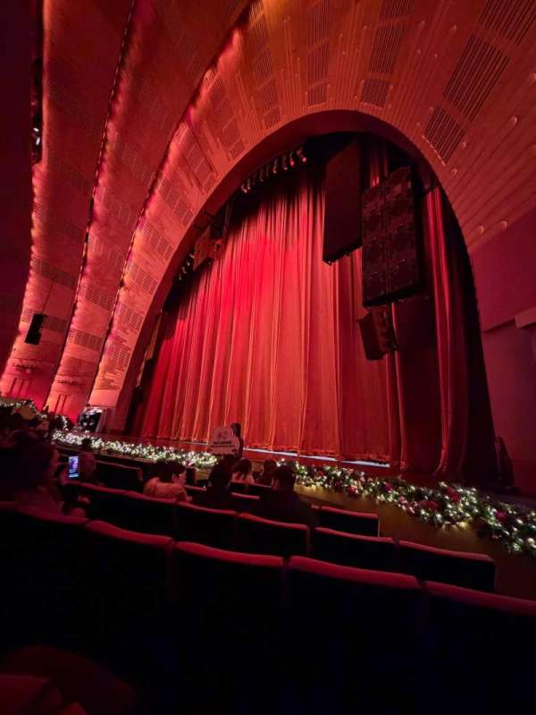 Radio City Music Hall, section: Orchestra 2, row: GG, seat: 203