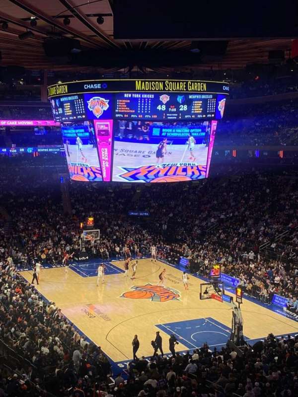 Madison Square Garden, section: 202, row: 4