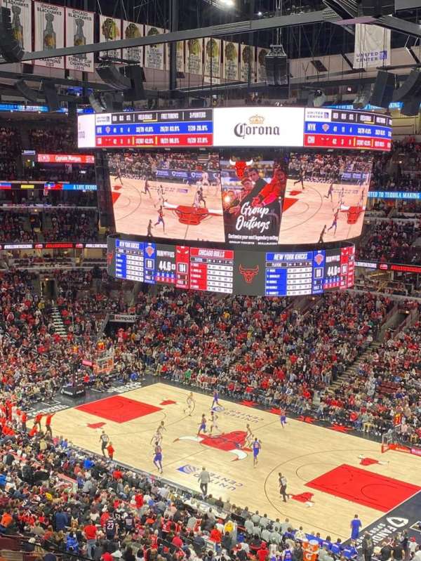 United Center, section: 331, row: 4, seat: 12