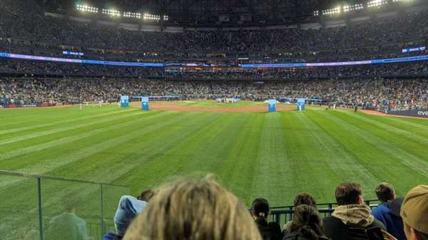 Rogers Centre, section: 148B, row: 4, seat: 9