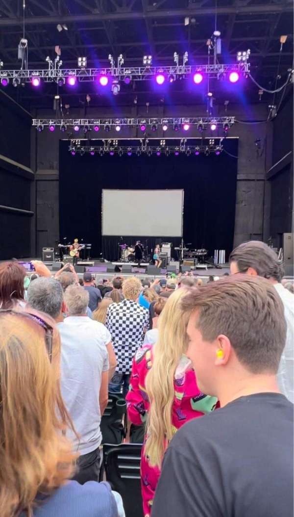 Fiddler's Green Amphitheatre, section: 102, row: EEE, seat: 114