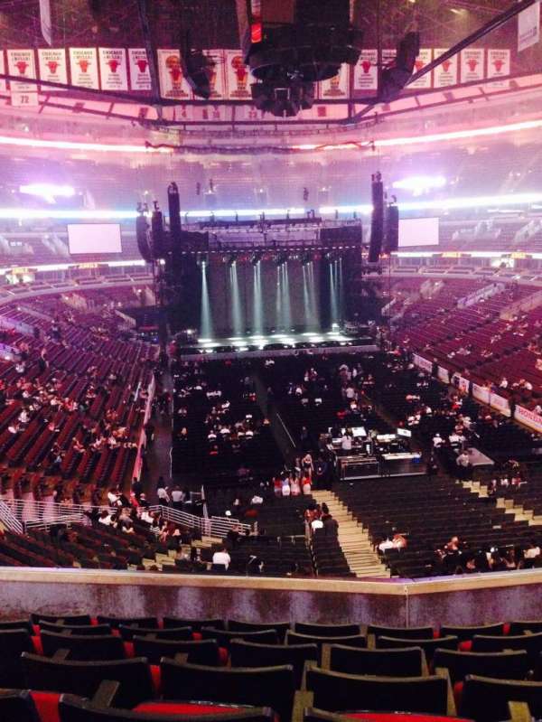 United Center, section: 210, row: 7, seat: 8