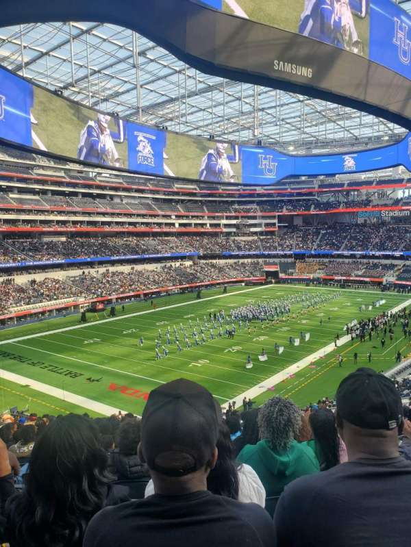 SoFi Stadium, section: 211, row: 20, seat: 4