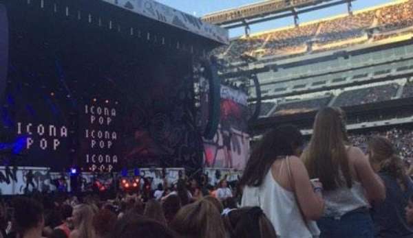 MetLife Stadium, section: Floor 5, row: 26