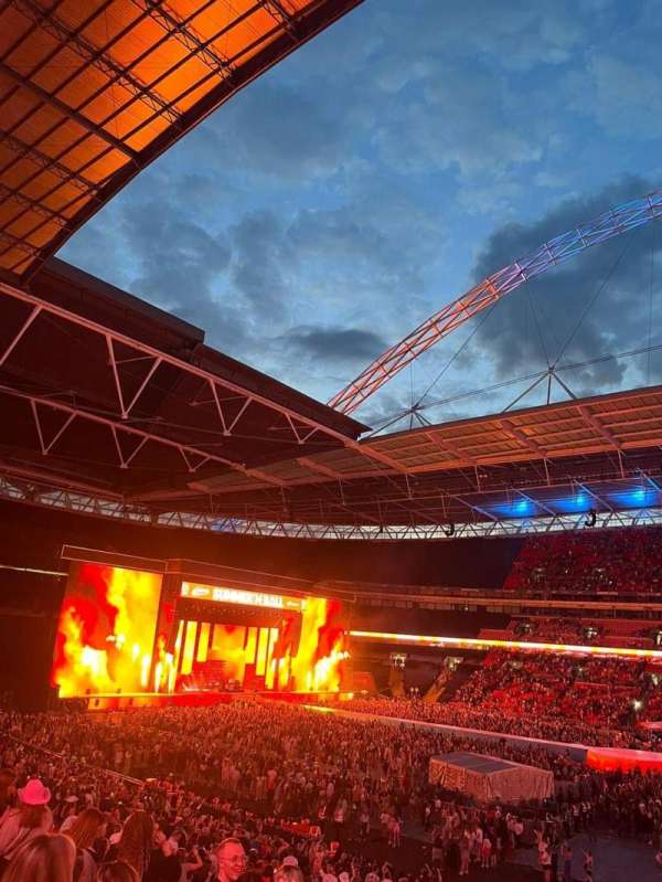 Wembley Stadium, section: 121, row: H, seat: 282