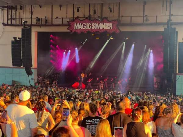 Riverbend Music Center, section: 900, row: UU, seat: 903