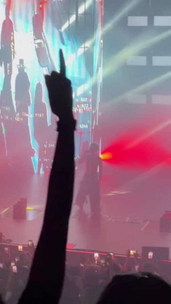 L'Olympia, section: Mezzanine, row: 4, seat: 24