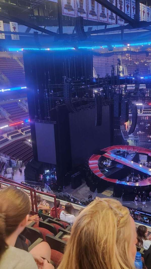 United Center, section: 318, row: 8, seat: 1