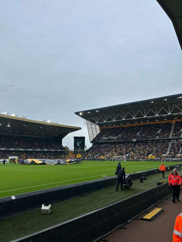 Molineux Stadium, section: JL9, row: B, seat: 251