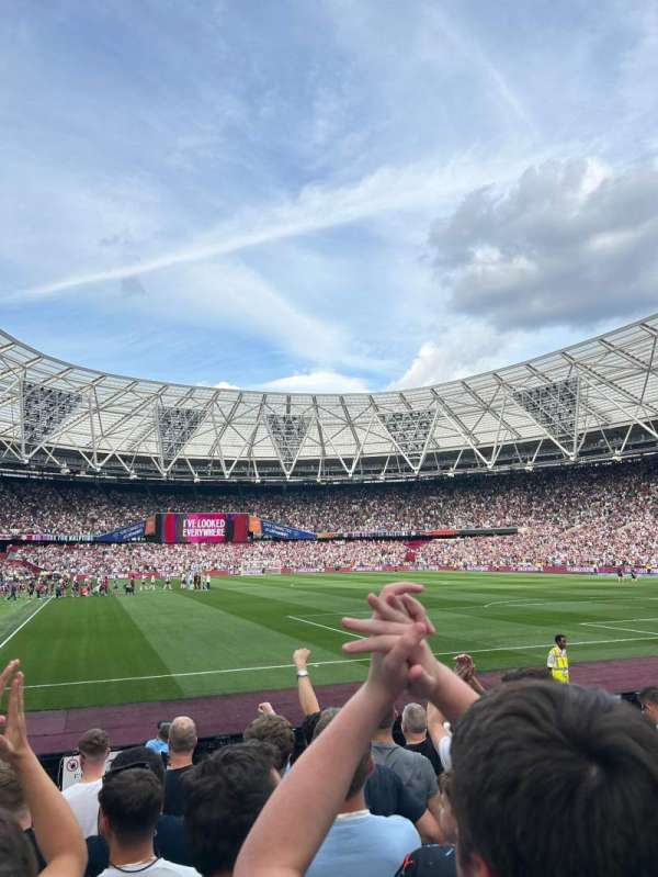 London Stadium, section: 117, row: 8, seat: 92