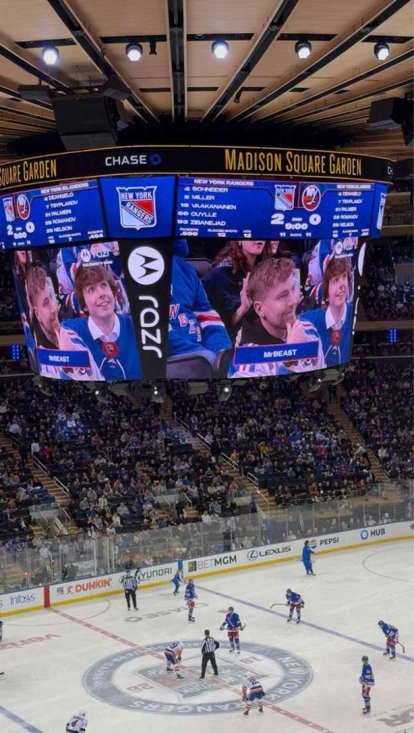 Madison Square Garden, section: 209, row: 6, seat: 4