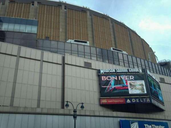Madison Square Garden, section: Outside
