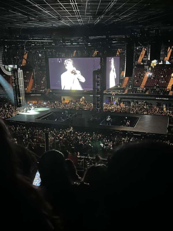 Kia Forum, section: 211, row: 7, seat: 6-7