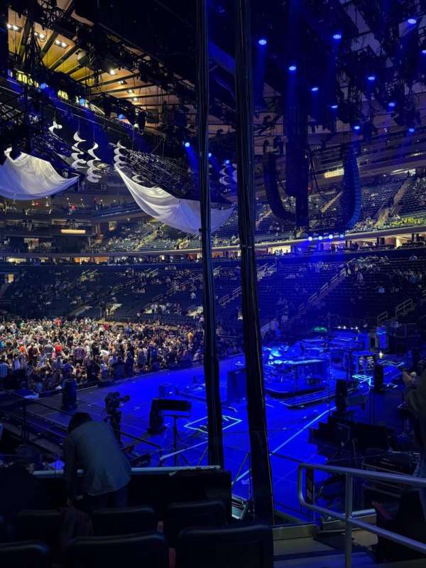 Madison Square Garden, section: 110, row: 10, seat: 16