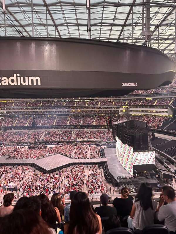 SoFi Stadium, section: 352, row: 5, seat: 16