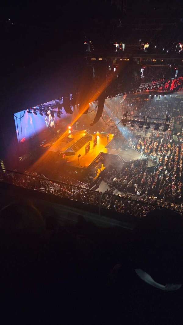 Capital One Arena, section: 433, row: B, seat: 5