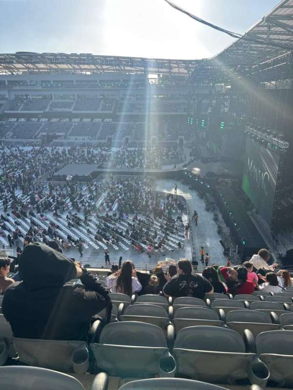 BMO Stadium, section: 209, row: M, seat: 12