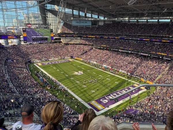 U.S. Bank Stadium, section: 333, row: 3, seat: 2