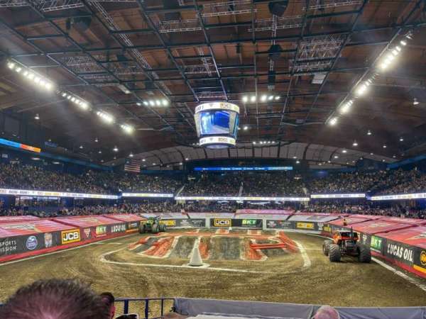 Allstate Arena, section: 106, row: P, seat: 19