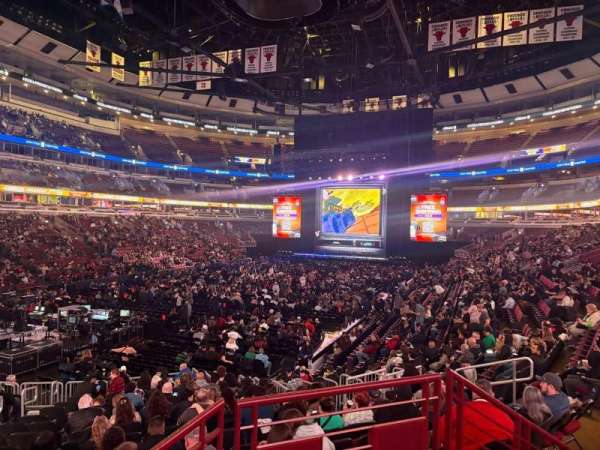 United Center, section: 104, row: 17, seat: 16