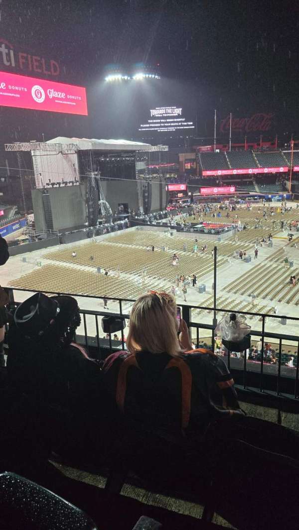 Citi Field, section: 331, row: 3, seat: 8