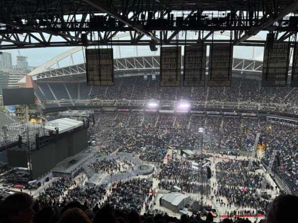 Lumen Field, section: 333, row: MM, seat: 12