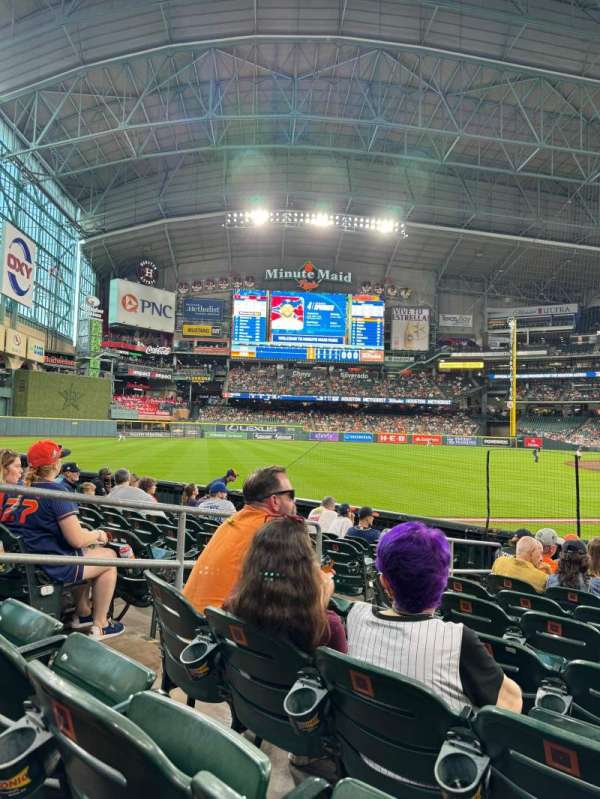 Daikin Park, section: 107, row: 9, seat: 5