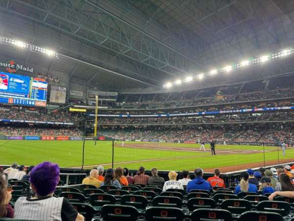 Daikin Park, section: 107, row: 9, seat: 5