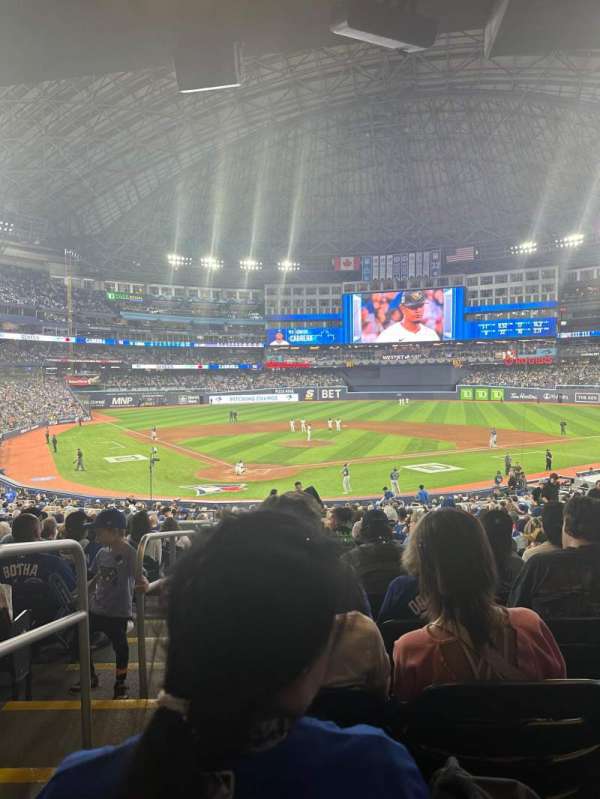 Rogers Centre, section: 122, row: 14, seat: 15