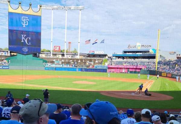 Kauffman Stadium, section: 125, row: M, seat: 4