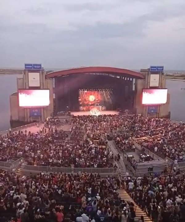 Jones Beach Theater, section: 307, row: A, seat: 16