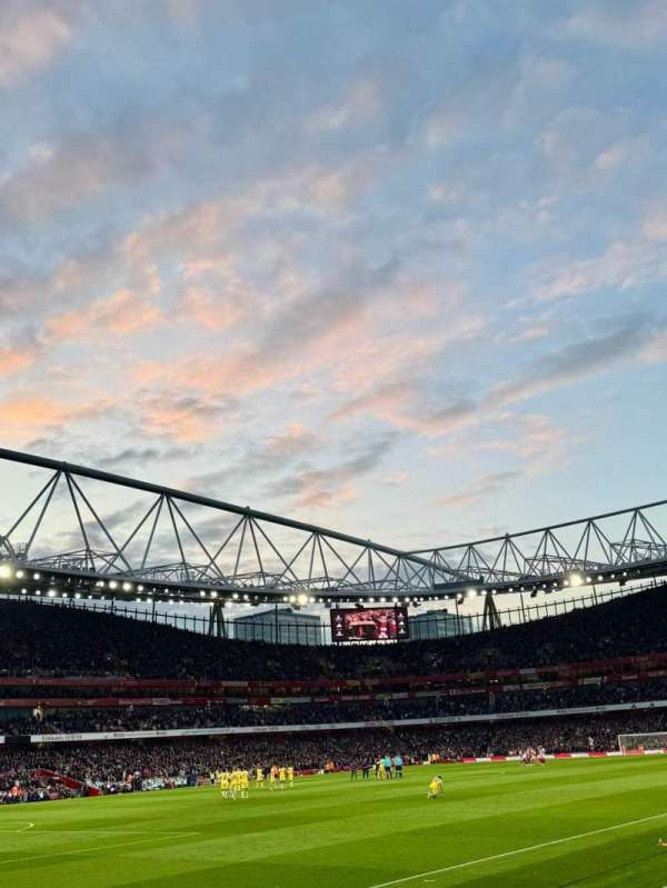 Emirates Stadium, section: 21, row: 6, seat: 631