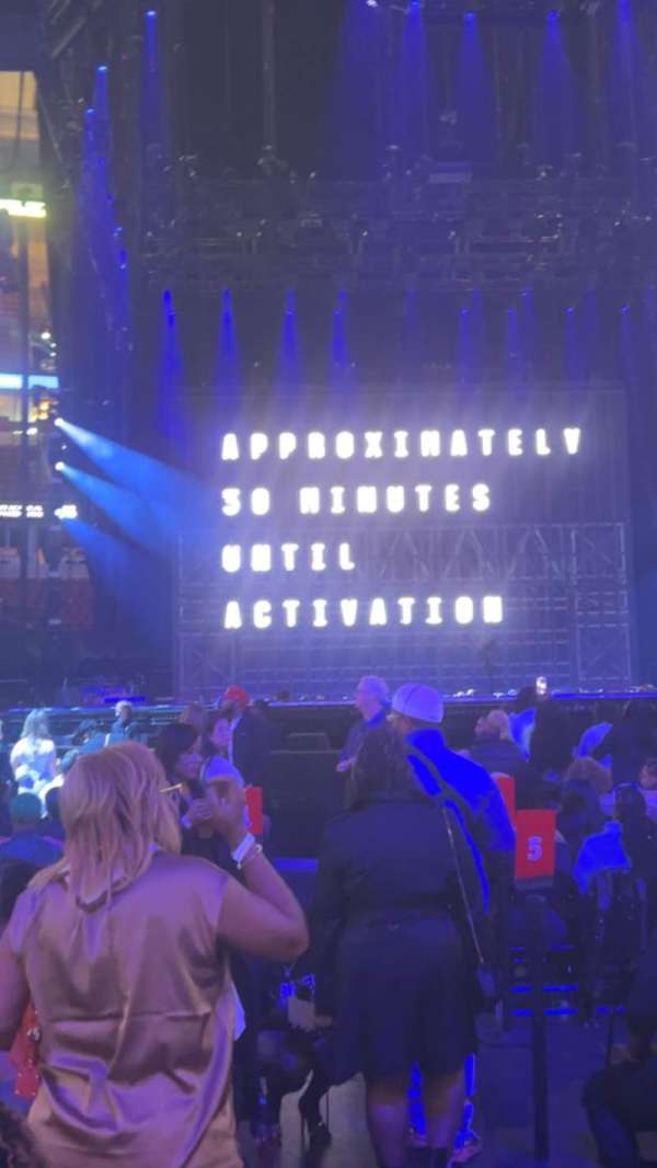 United Center, section: SEC4, row: 8, seat: 1